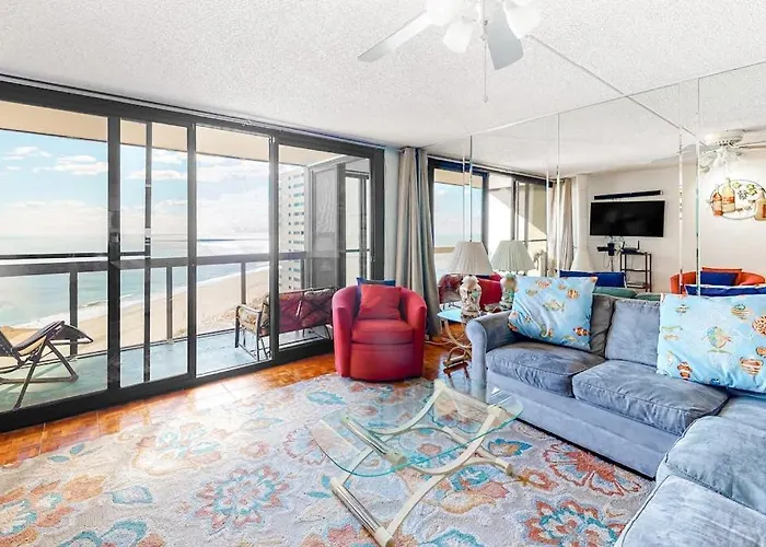 Bright & Convenient With Pool Balcony & Angled Ocean Views Holiday home