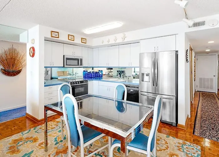 Bright & Convenient With Pool Balcony & Angled Ocean Views * Ocean City