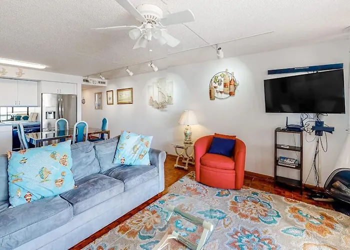 Hébergement de vacances Bright & Convenient With Pool Balcony & Angled Ocean Views *