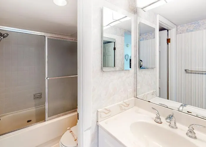 Bright & Convenient With Pool Balcony & Angled Ocean Views * Ocean City