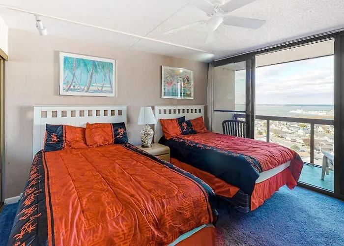 Bright & Convenient With Pool Balcony & Angled Ocean Views Holiday home
