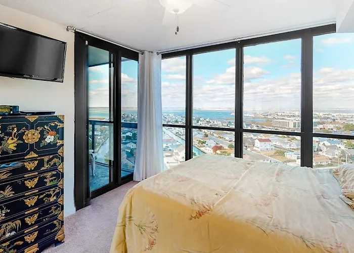 Bright & Convenient With Pool Balcony & Angled Ocean Views