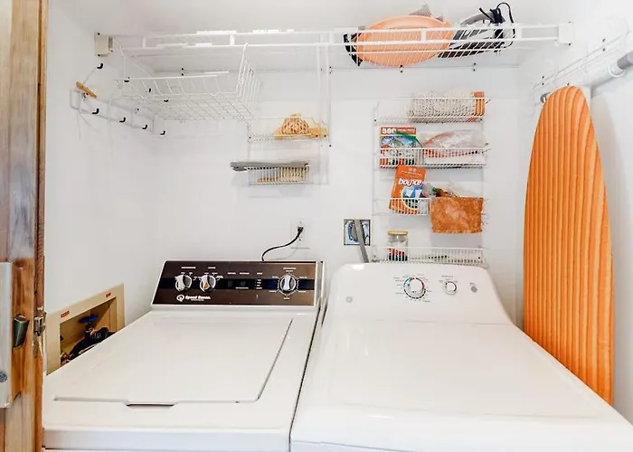 Bright & Convenient With Pool Balcony & Angled Ocean Views * Ocean City