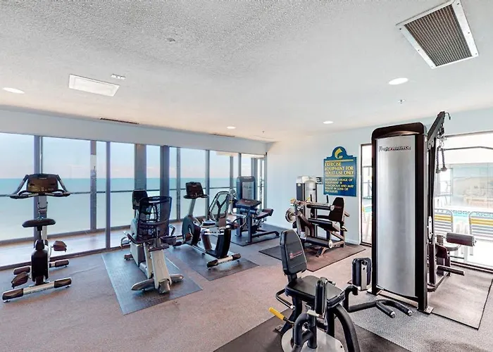 Bright & Convenient With Pool Balcony & Angled Ocean Views Holiday home