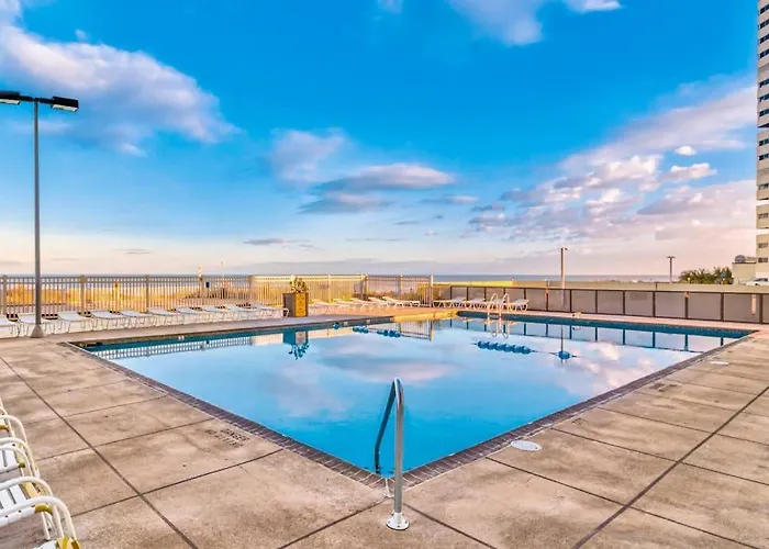 Hébergement de vacances Bright & Convenient With Pool Balcony & Angled Ocean Views