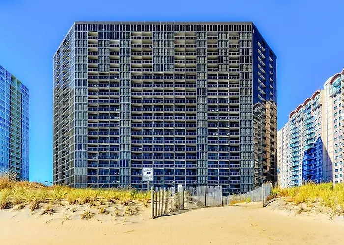 Bright & Convenient With Pool Balcony & Angled Ocean Views * Ocean City